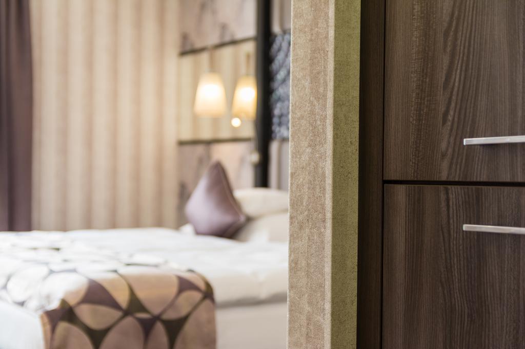 Nyíregyháza Victoria Garden Hotel Es Etterem מראה חיצוני תמונה
