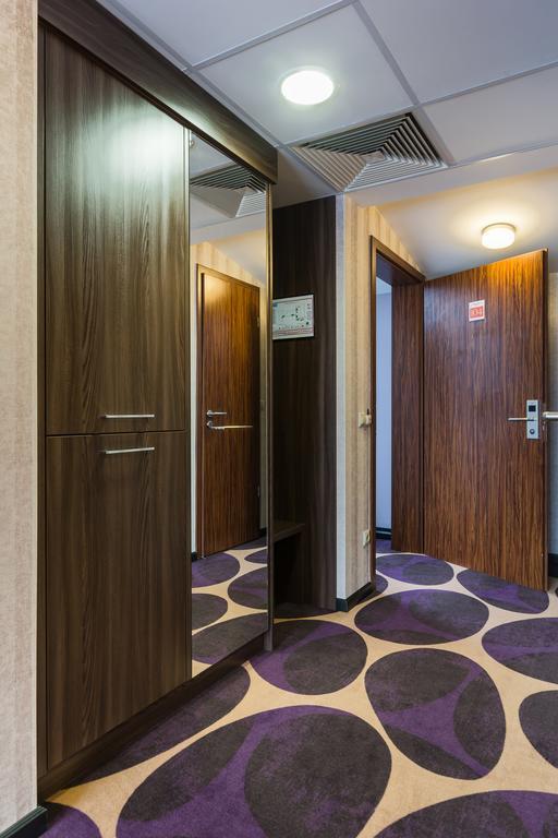 Nyíregyháza Victoria Garden Hotel Es Etterem מראה חיצוני תמונה