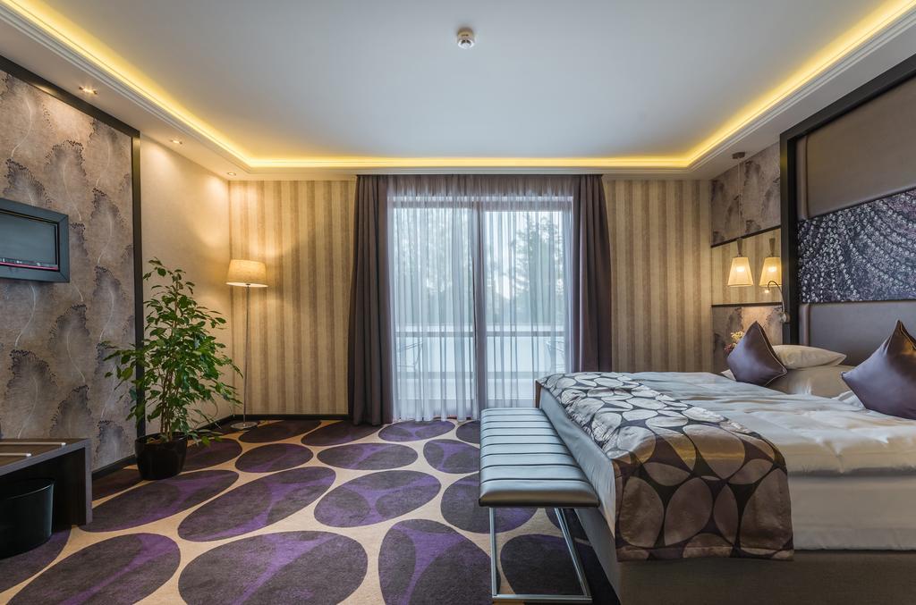 Nyíregyháza Victoria Garden Hotel Es Etterem מראה חיצוני תמונה