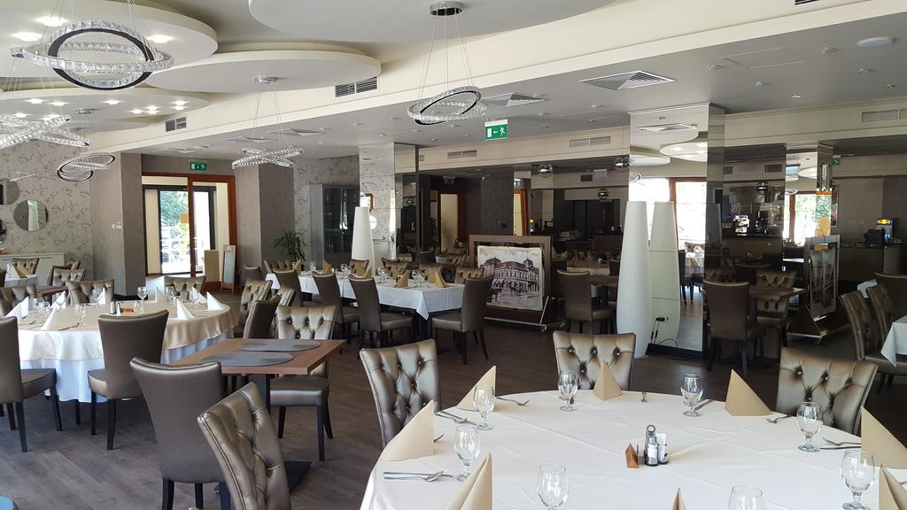 Nyíregyháza Victoria Garden Hotel Es Etterem מראה חיצוני תמונה